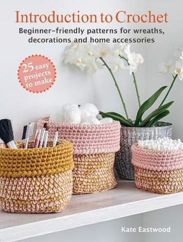 Introduction to Crochet: 25 easy projects to make: Beginner-Friendly Patterns for Wreaths, Decorations and Home Accessories (UK edition)